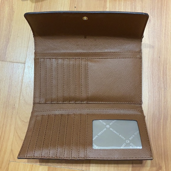 MICHAEL KORS⦂ CROSSBODY & WALLET - Picture 6 of 9